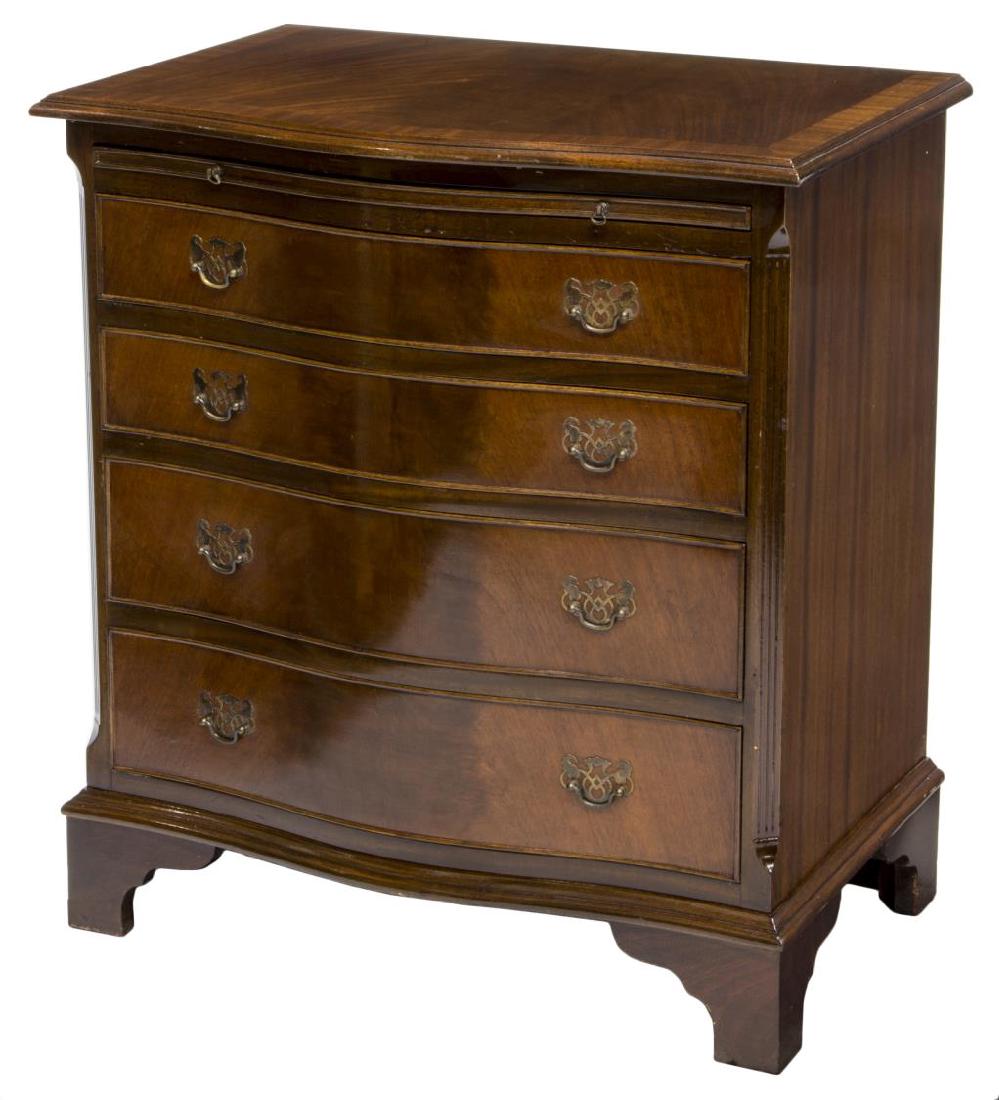 GEORGIAN STYLE MAHOGANY BACHELORS CHEST (1 of 2)