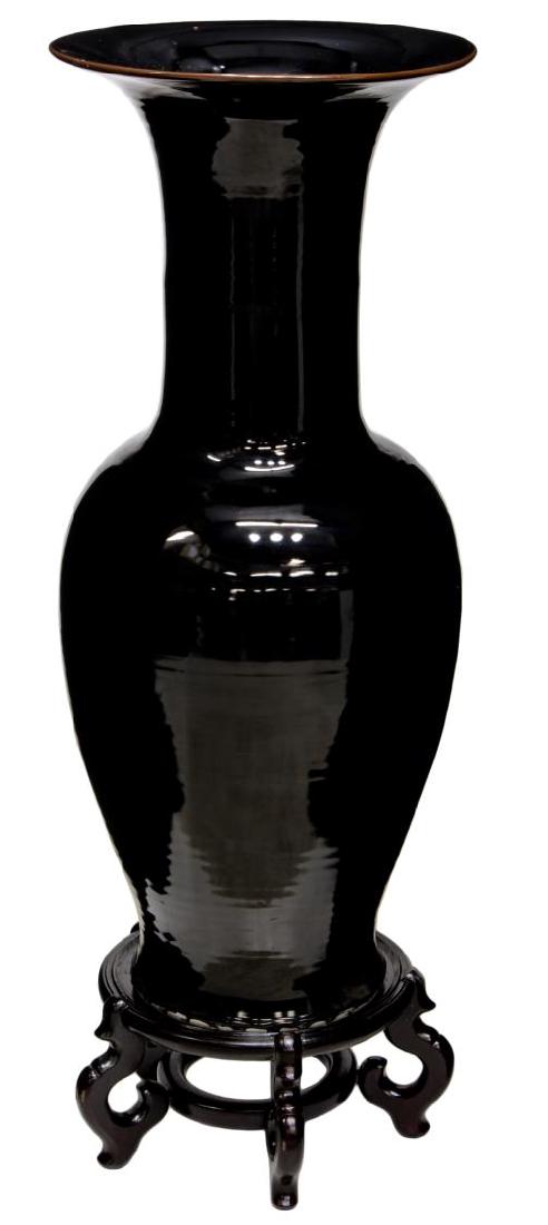 LARGE CHINESE PORCELAIN BLACK YENYEN VASE & STAND (1 of 1)