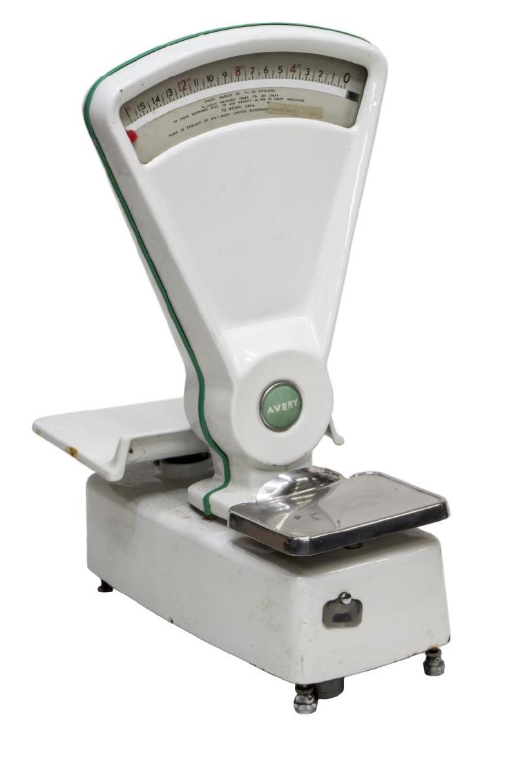 ENGLISH AVERY WHITE AND GREEN SHOP COUNTER SCALE (1 of 4)