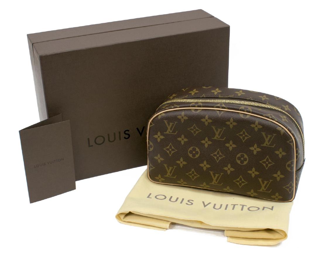 ESTATE LOUIS VUITTON TOILETRY BAG IN ORIGINAL BOX: Louis Vuitton monogram canvas 'Trousse Toilette 25' cosmetic or accessory bag, leather trimmings, zipper top opening to single zip pocket, retaining dust bag, box and original reciept, only light wear