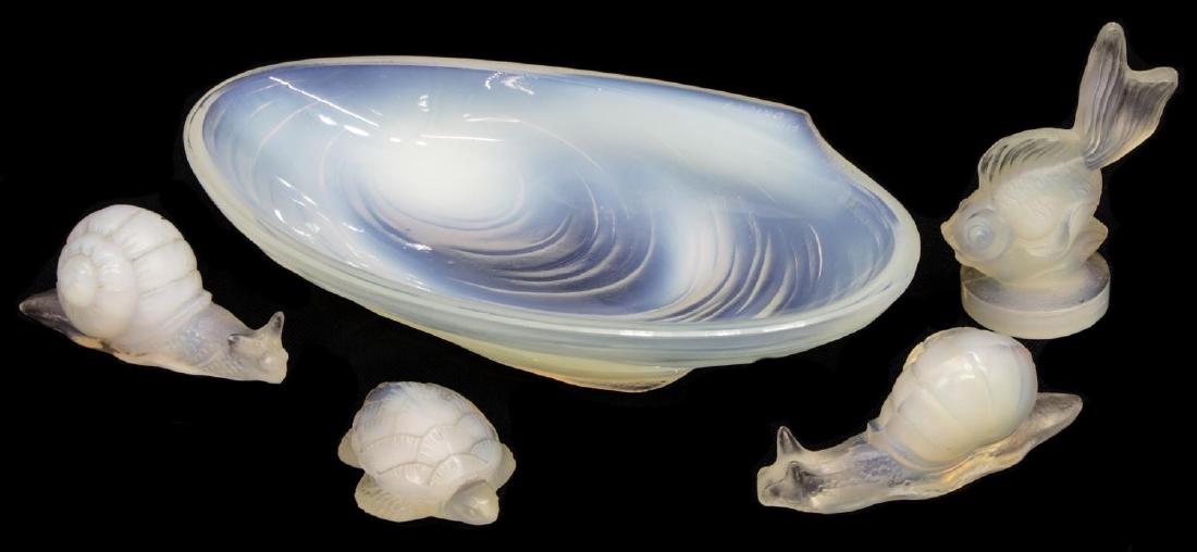 (5)SABINO OPALESCENT ART GLASS SHELL, FISH, SNAILS: (lot of 5) French Sabino opalescent art glass cabinet and table items, (1) oyster bowl, (2) snails, (1) turtle and (1) fish, incised and molded marks, largest: 1.25"h, 7"l, 4.25"w, 1.25lbs **Provenanc