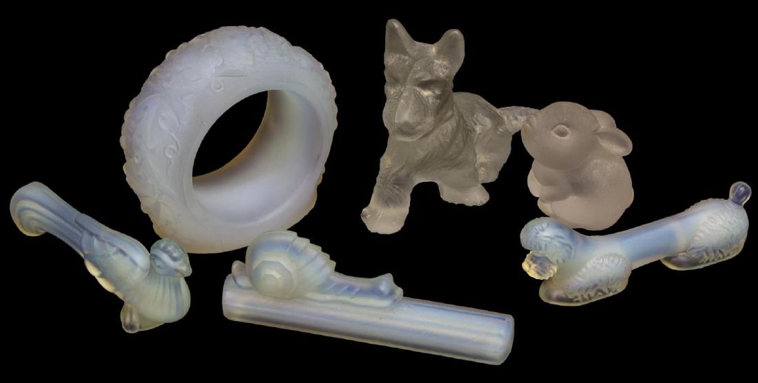 (6) SABINO & OTHER ART GLASS ANIMALS & PAPERWEIGHT: (lot of 6) Art glass cabinet items: (3) French Sabino glass knife rests, (one) bird, (one) snail and (one) poodle (unmarked), 3.75"l; (1) Albor opalescent piece, having vines in relief, small chip to 