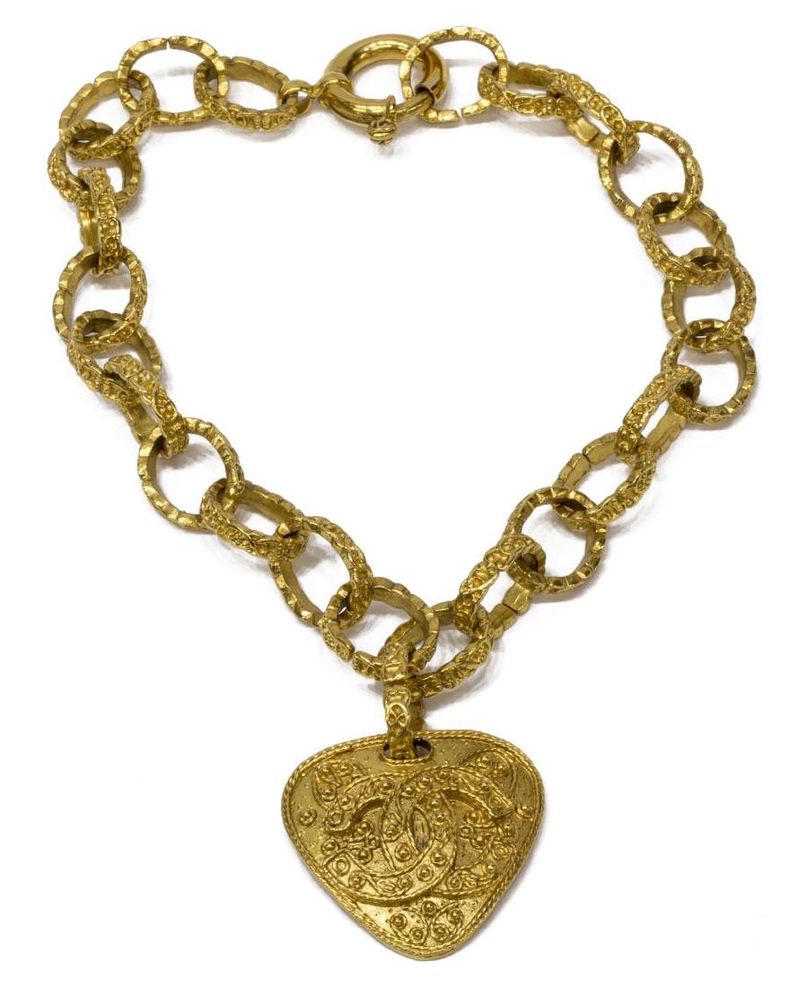 CHANEL HEART GOLD TONE SHORT NECKLACE (1 of 3)