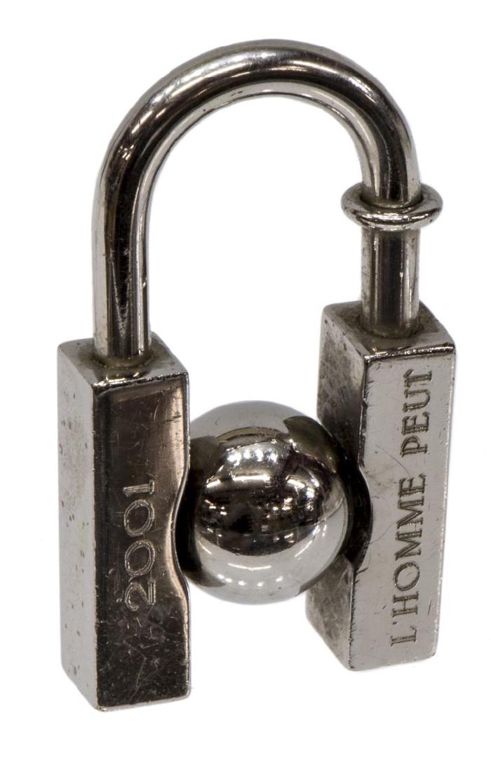 HERMES LA TERRE / L'HOMME PEUT 2001 CHARM CADENAS (1 of 3)