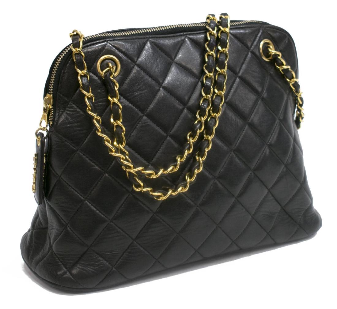 CHANEL QUILTED BLACK LEATHER SHOULDER BAG (1 of 5)