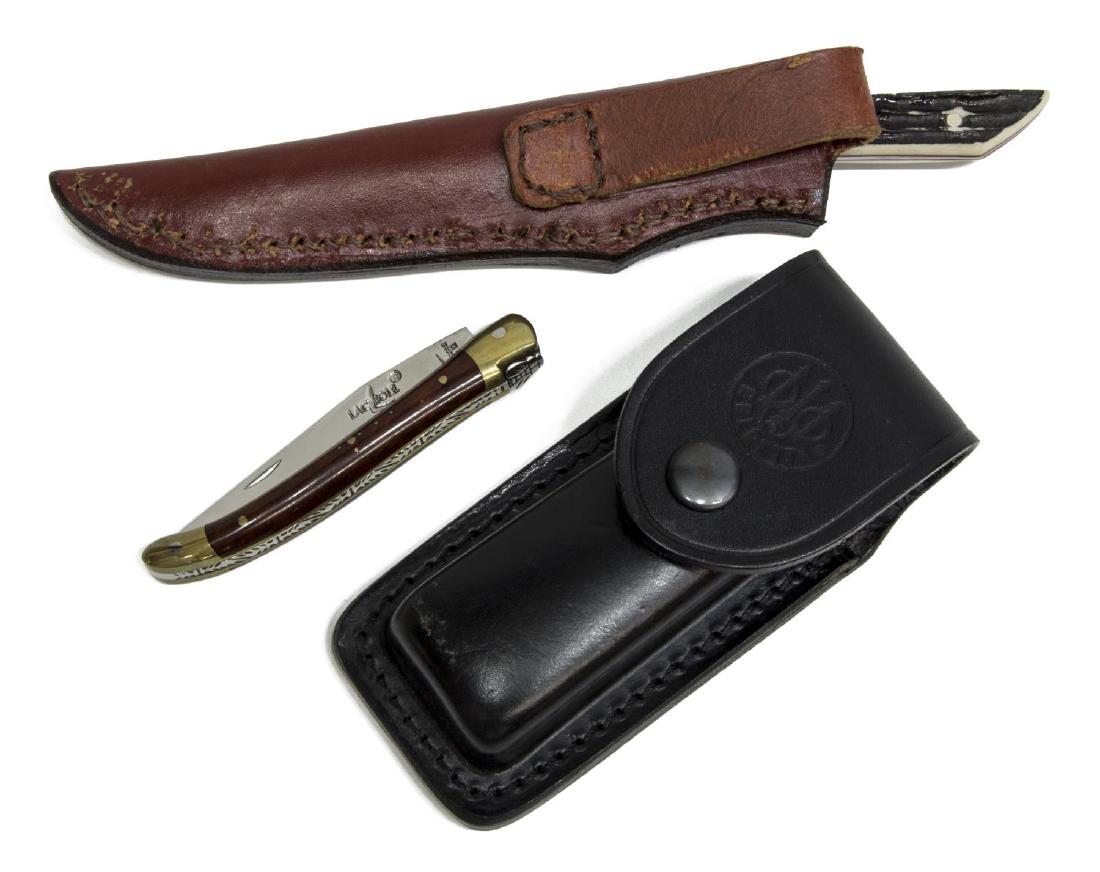 (3) COLLECTIBLE KNIVES BERETTA, LAGUIOLE, ANDERSON: (lot of 3) Beretta, Italy pocket knife, Damascus 3.5" blade, housed in Beretta leather sheath; (1) Laguiole folding pocket knife, Thuya wood handle with inset brass accent, 3.25" single blade; (1) cus