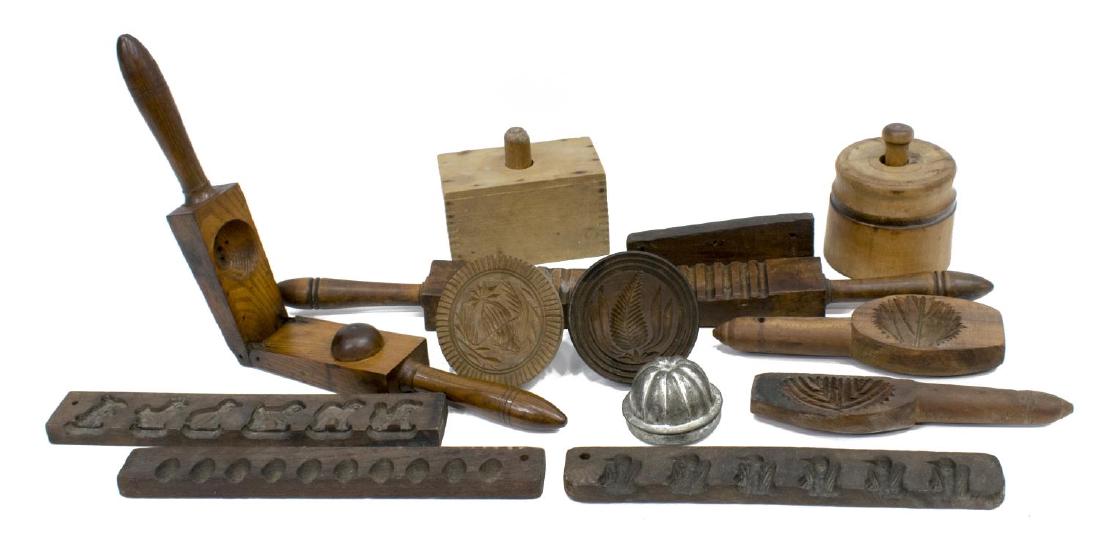 (12) GROUP AMERICAN/ENGLISH TREENWARE, BUTTER MOLD: (lot of 12) Group of treenware, 19th/20thc., including: (9) various butter molds, American, largest: 5"h, 4.5"diam; (2) lemon juicers, American, largest: 12"l; (1) metal jelly mold, English, 2"h, 3"di