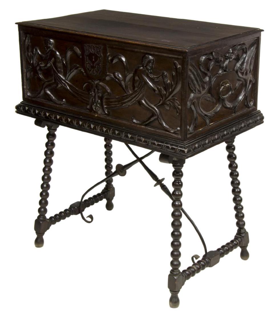 FIGURAL SPOOL LEG FIGURAL CARVED TRUNK ON STAND (1 of 5)