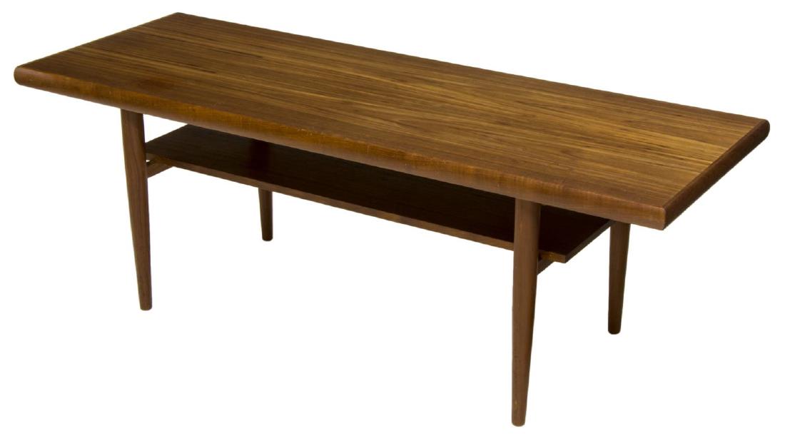 DANISH MID-CENTURY MODERN TEAKWOOD COFFEE TABLE (1 of 2)