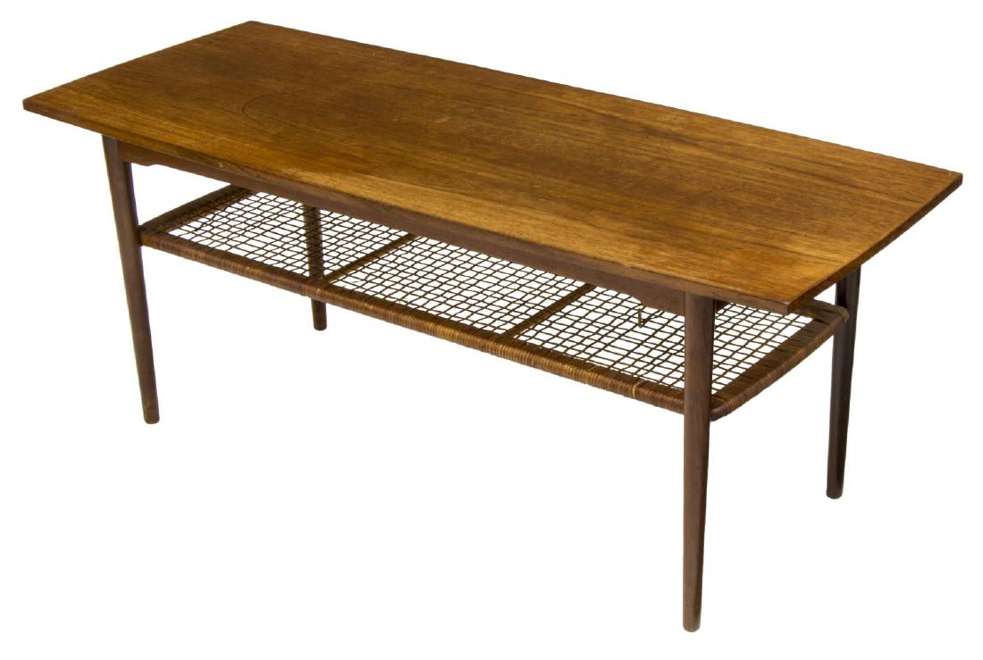 DANISH MID-CENTURY MODERN TEAKWOOD COFFEE TABLE (1 of 2)