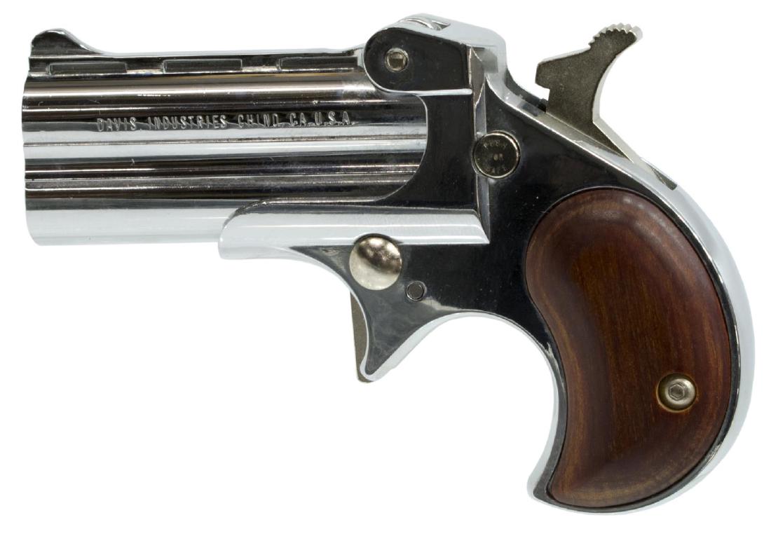 DAVIS .22LR OVER & UNDER DERRINGER PISTOL: Davis Industries Model D-22 derringer pistol, .22LR caliber, over and under 2.5" barrels, chrome finish, wood grips, original box, SN 065XXX *REQUIRES FFL TRANSFER Start Price: $80.00