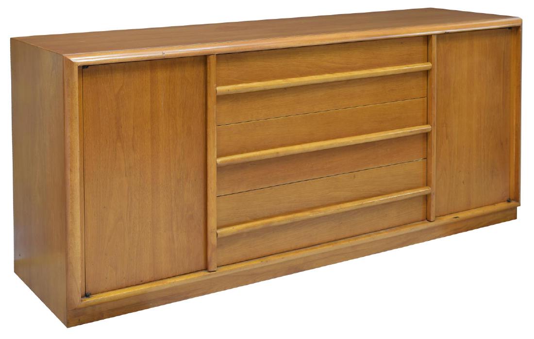 WIDDICOMB ROBSJOHN-GIBBINGS MAHOGANY DRESSER: Mid-century modern mahogany credenza / dresser, design by T.H. Robsjohn-Gibbings (Terence Harold Robsjohn-Gibbings, England, 1905-1976) for Widdicomb, fitted with three drawers flanked by cabinets, wi