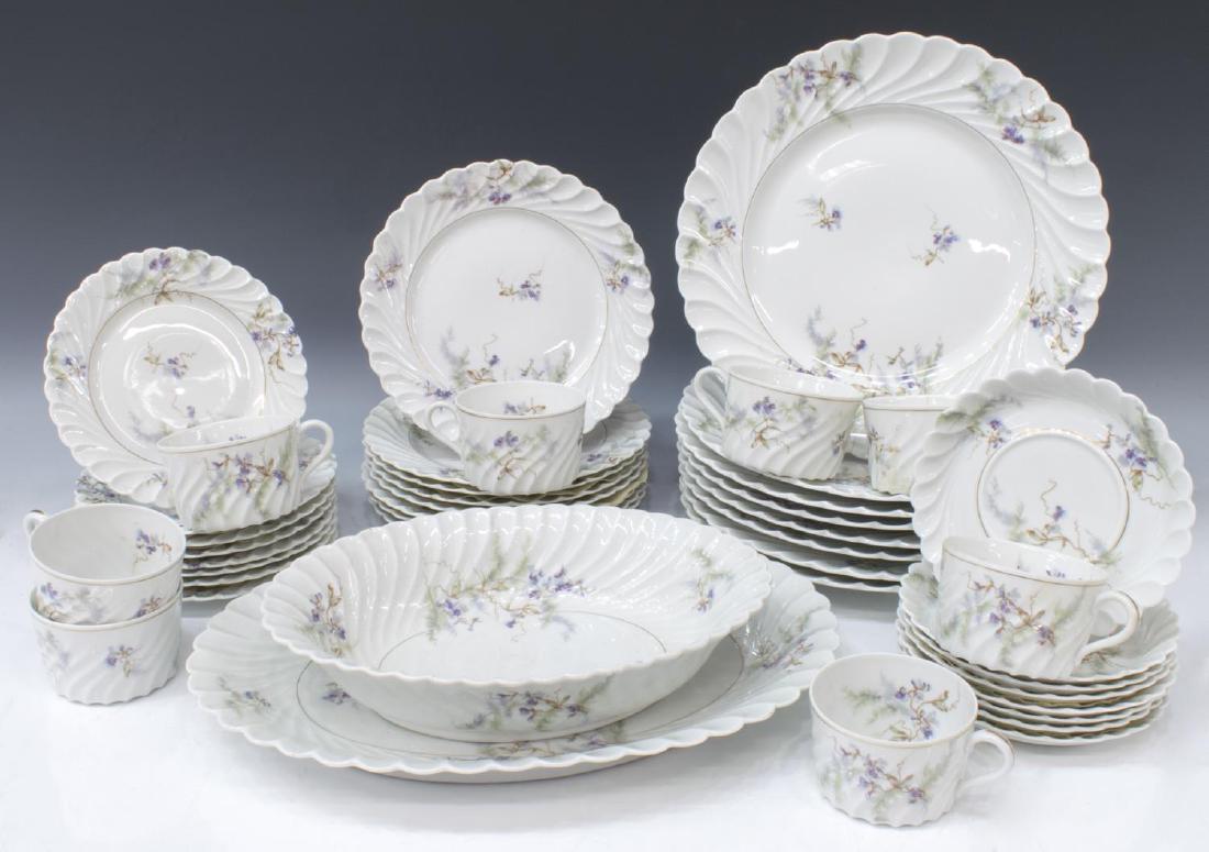 (42) HAVILAND LIMOGES PORCELAIN 'ORSAY' DINNER SET