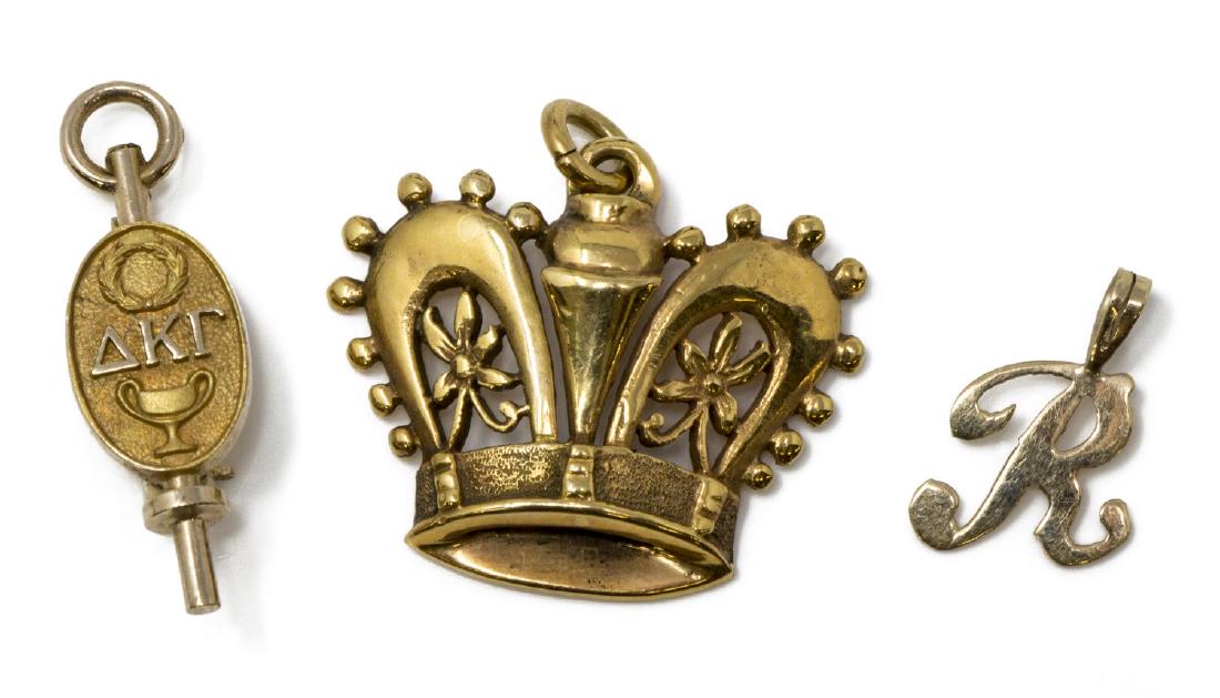 ESTATE 14KT YELLOW GOLD CROWN FORM PENDANT / CHARM (1 of 2)