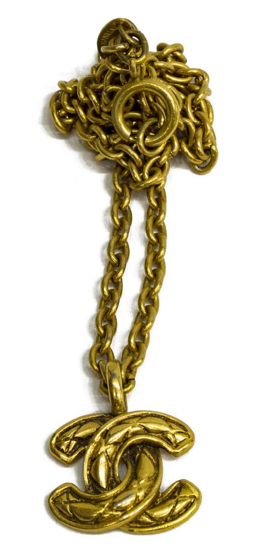 CHANEL GOLD-TONE 'CC' LOGO PENDANT CHAIN NECKLACE (1 of 4)
