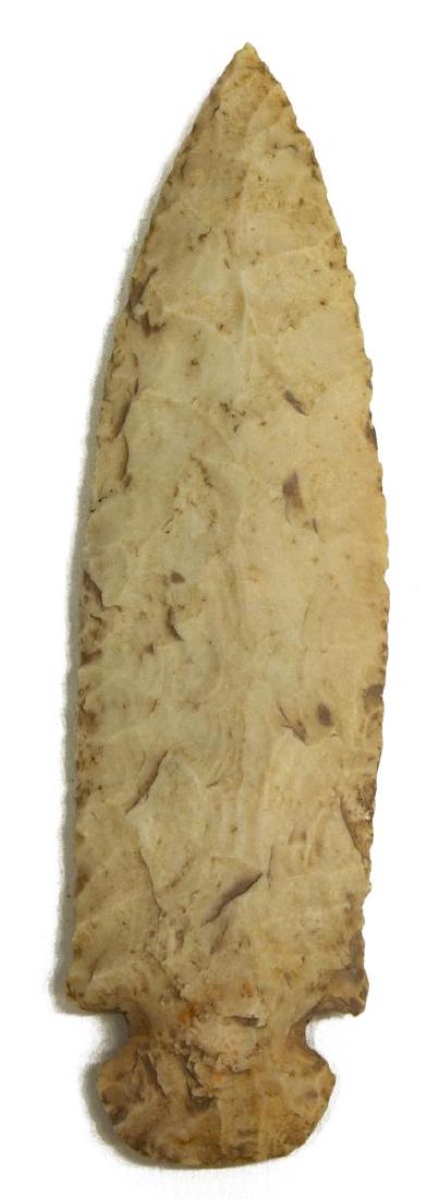 ILLINOIS DOVETAIL SPEAR POINT, 5.75"L, 1.5"W, G10: Dovetail spear point, Putnam County, Illinois, graded on attached photo tag: G10, 5.75"l, 1.5"w, housed in Riker case: .75"h, 6.25"w, 5.25"d Start Price: $100.00