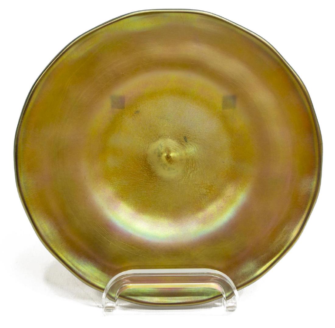 SIGNED QUEZAL IRIDESCENT GOLD ART GLASS PLATE (1 of 3)