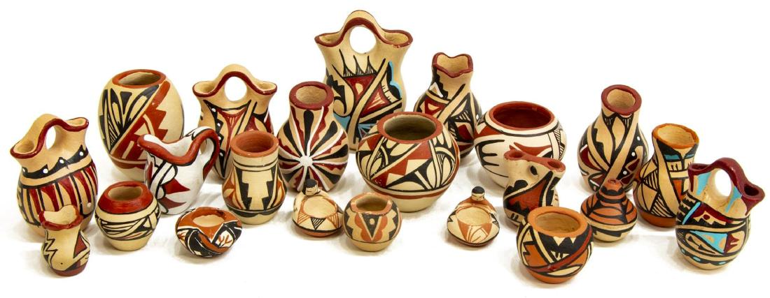 (22) COLLECTION OF JEMEZ PUEBLO MINIATURE POTTERY (1 of 5)
