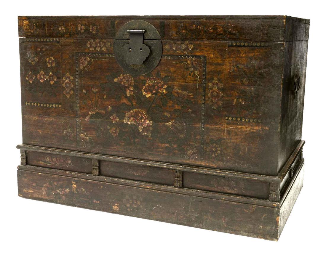 LARGE CHINESE POLYCHROME FLORAL STORAGE CHEST (1 of 4)