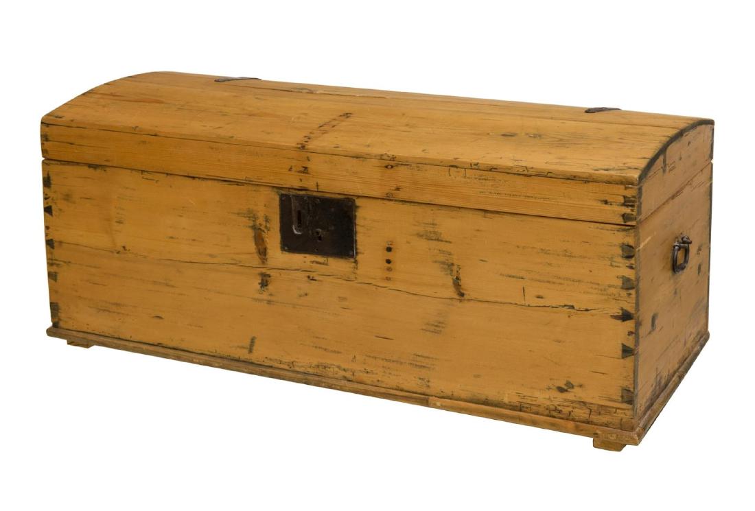 PRIMITIVE PINE TRUNK W/ DOVETAIL CONSTRUCTION (1 of 3)