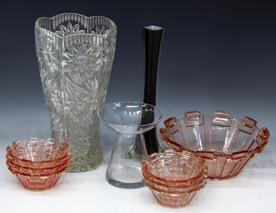 (10) COLLECTION OF GLASS CABINET & TABLEWARE (1 of 3)