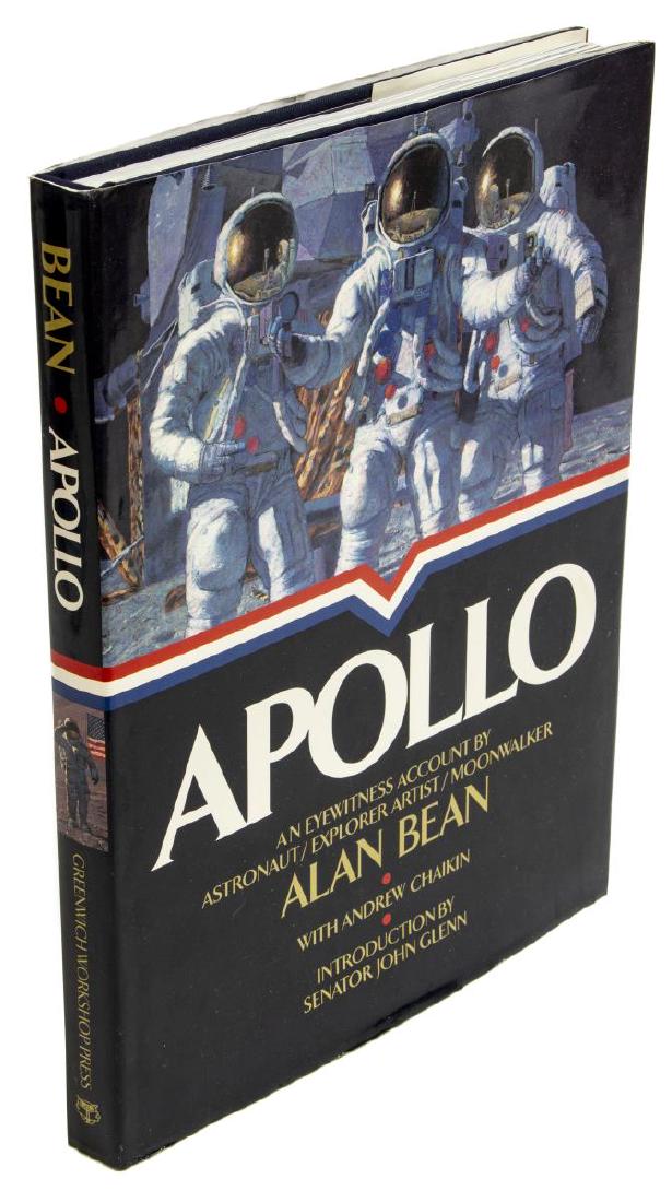 SIGNED BOOK "APOLLO" ASTRONAUT ALAN BEAN 1932-2018: Autographed book: "Apollo, An Eyewitness Account by Astronaut / Exporter Artist / Moonwalker", Alan Bean (Texas, 1932-2018), Greenwich Workshop Press, 1998, fourth person to walk on the moon, autograp