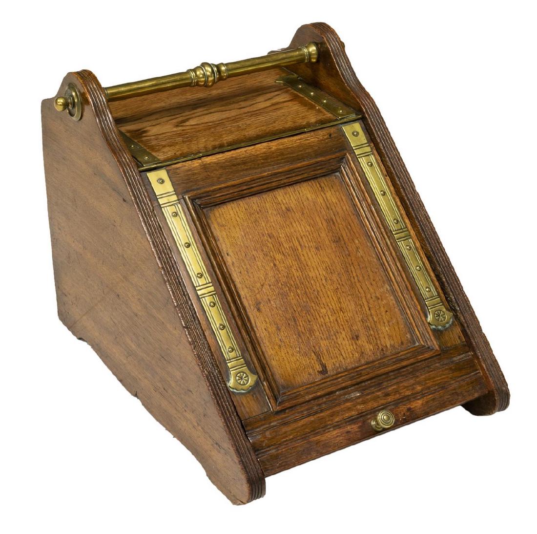 ENGLISH OAK BRASS MOUNTED COAL HOD / BIN (1 of 4)