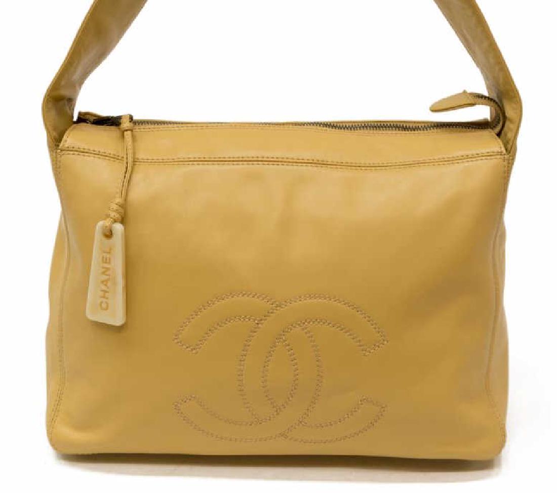 CHANEL BEIGE SMOOTH LEATHER SHOULDER BAG (1 of 5)