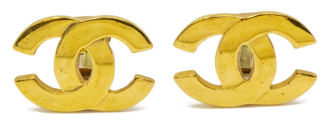 PETITE CHANEL GOLD-TONE CC LOGO EARRINGS (1 of 3)