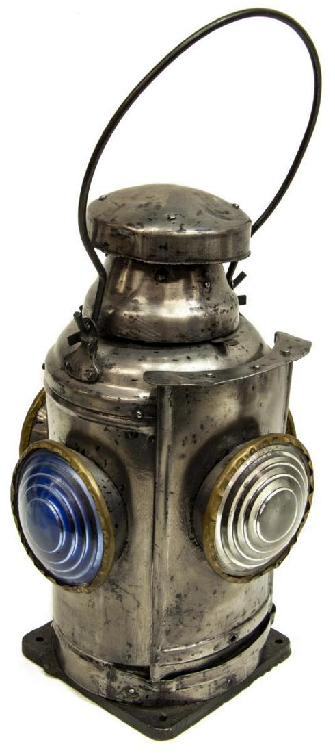 ANTIQUE HANDLED IRON RAILWAY LANTERN (1 of 3)