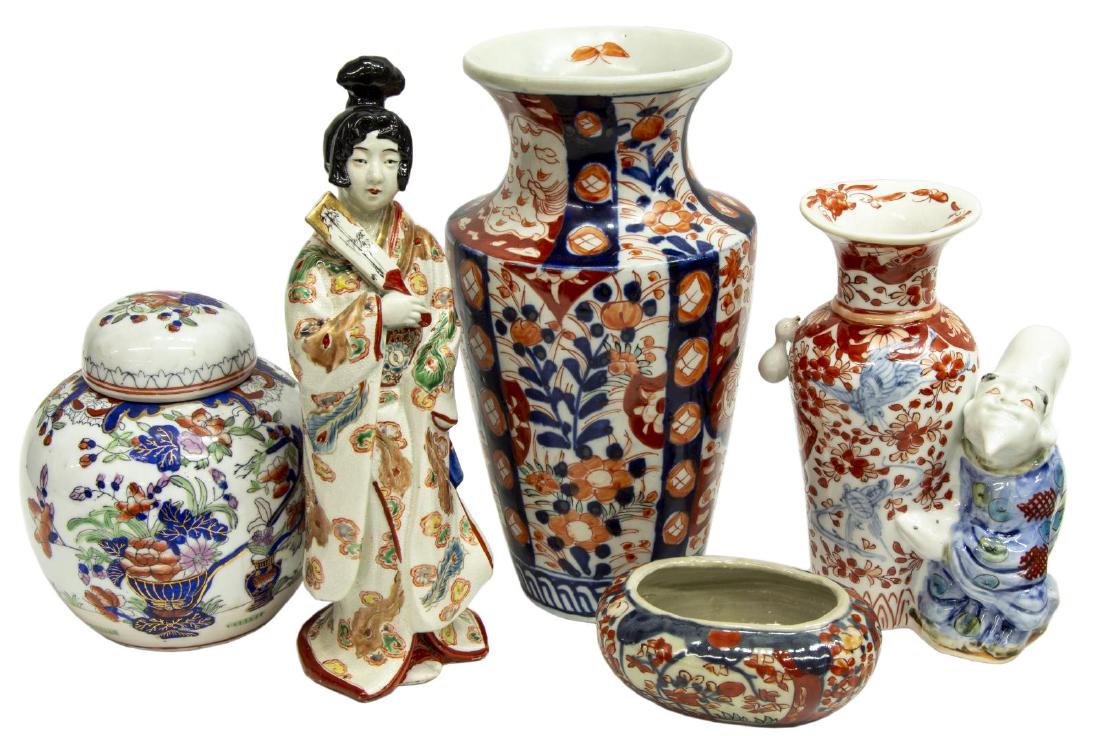 (5) JAPANESE PORCELAIN IMARI TABLEWARE ITEMS (1 of 5)