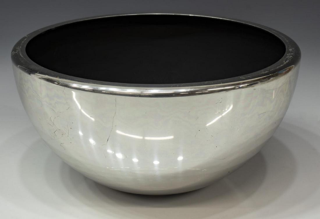 HABITAT INTL MAYEN MODERNIST ARCHITECTURAL PLANTER: Modernist polished aluminum planter, c. 1970s, attributed to Paul Mayen (Spain, United States, 1918-2000) for Habitat International, retaining label underfoot, approx 6"h, 12.25"diam, 1.5lbs Start Pri