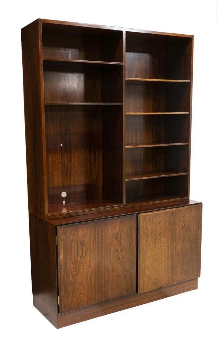 DANISH MID-CENTURY OMANN JUN ROSEWOOD BOOKCASE: Danish mid-century modern rosewood bookcase, c. 1960s, manufactured by Omann Jun, with adjustable open shelves, over lower case fitted with double-door cabinet opening to shelves and two shallow drawe