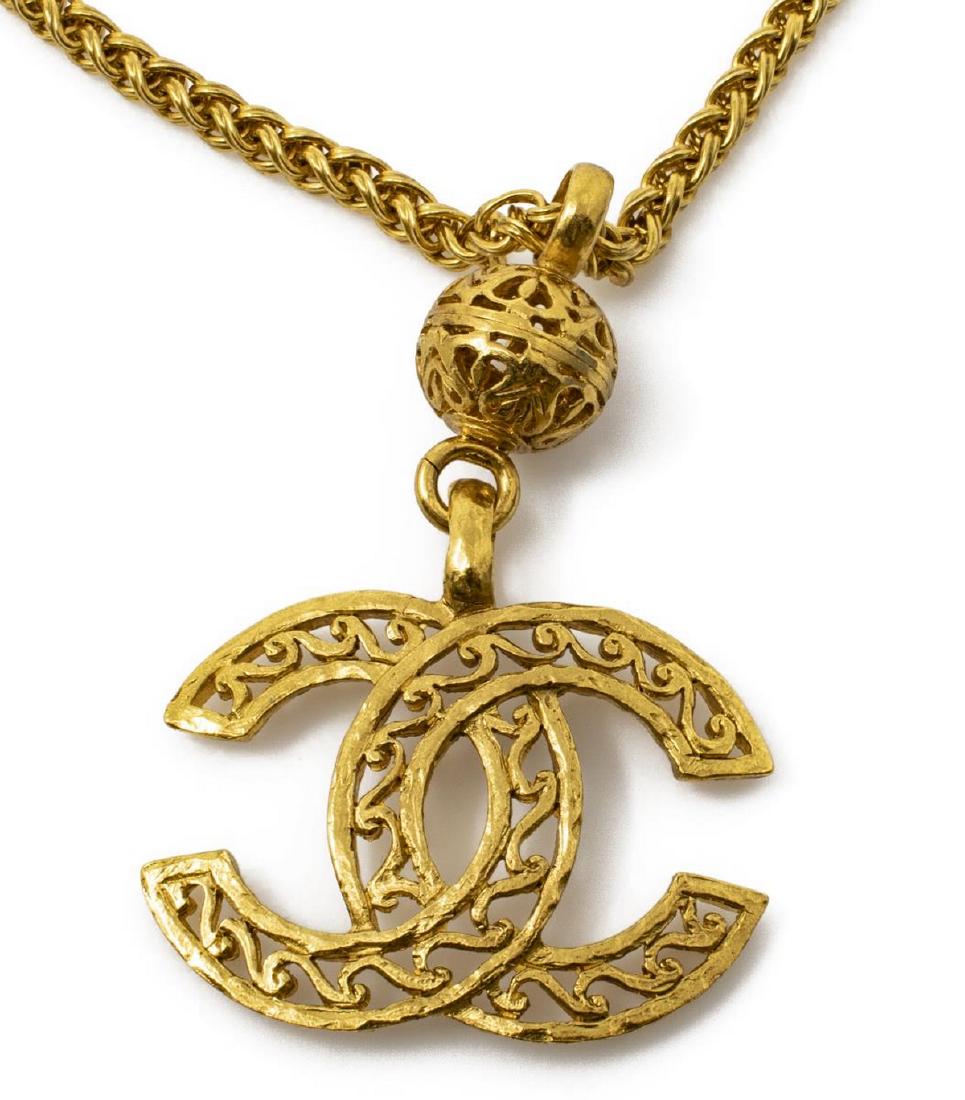 CHANEL GOLD-TONE CC LOGO NECKLACE (1 of 4)