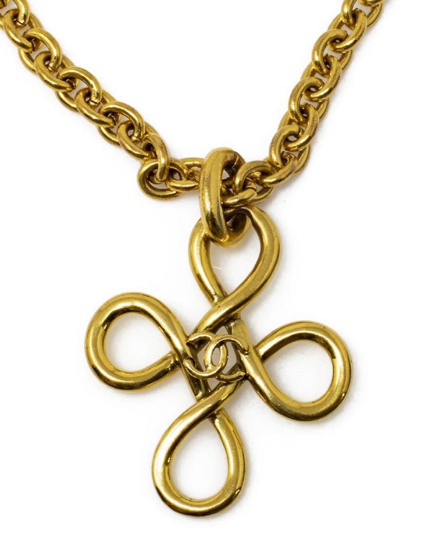 CHANEL GOLD-TONED CC LOGO CLOVER NECKLACE (1 of 4)