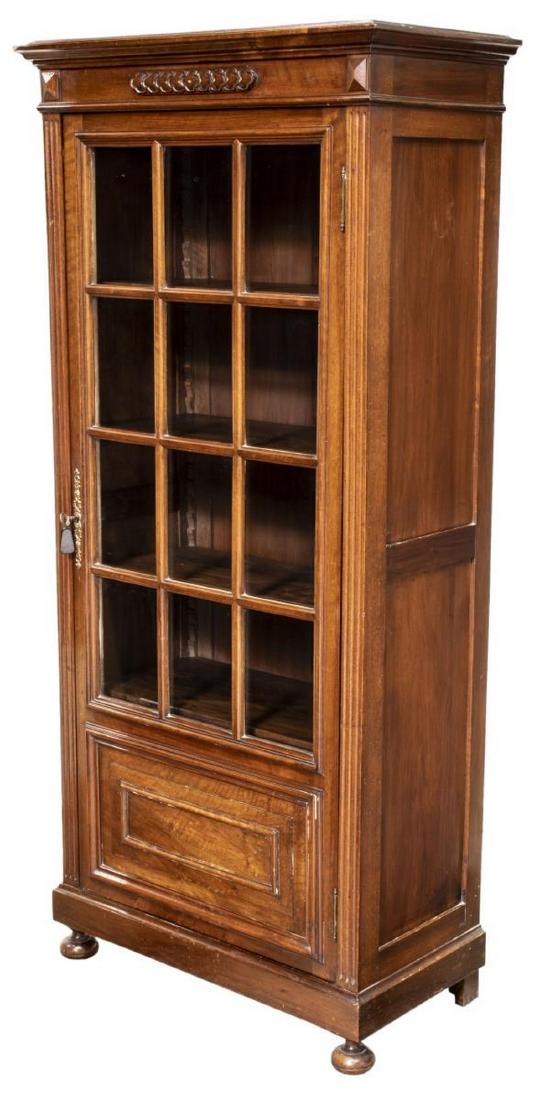 FRENCH HENRI II STYLE GLAZED VITRINE CABINET: French Henri II style vitrine/ small cabinet, early 20th c., in a walnut finish, having cornice top, frieze with applied molding, single mullion glass paneled door, flanked by fluted corner posts, pan