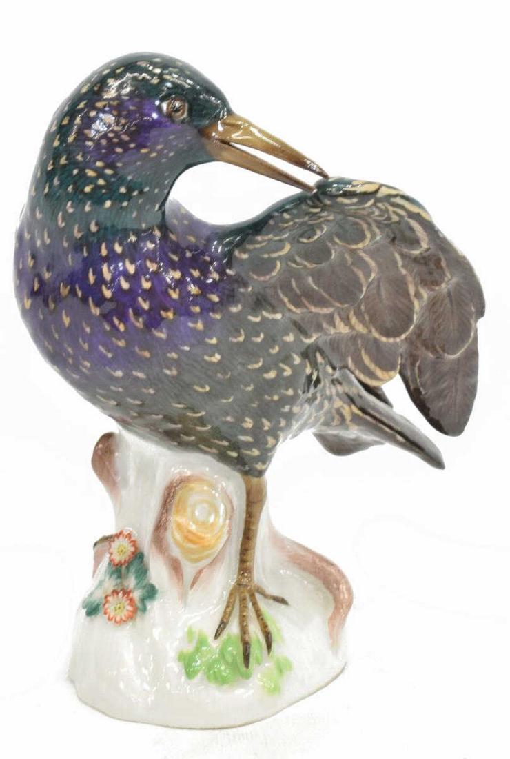 GERMAN MEISSEN PORCELAIN BIRD STARLING KAENDLER: Meissen porcelain bird figure, Starling, original model by Johann Joachim Kaendler (Germany, 1706-1775), with blue crossed swords mark at base, incised 974, small chip under lower beak, approx 6.25"h,