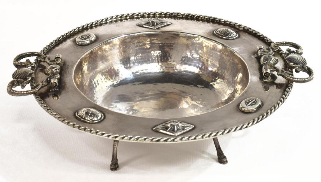 SPANISH 915 SILVER BOWL SHELL HANDLES, HOOF FEET: Spanish 915 silver bowl, rope twist border, with seashell and scroll handles, bowl interior with hammered finish, raised on hoof feet, with pentagram hallmark, approx 2.25"h, 7"diam, 7.62ozt Start Pri