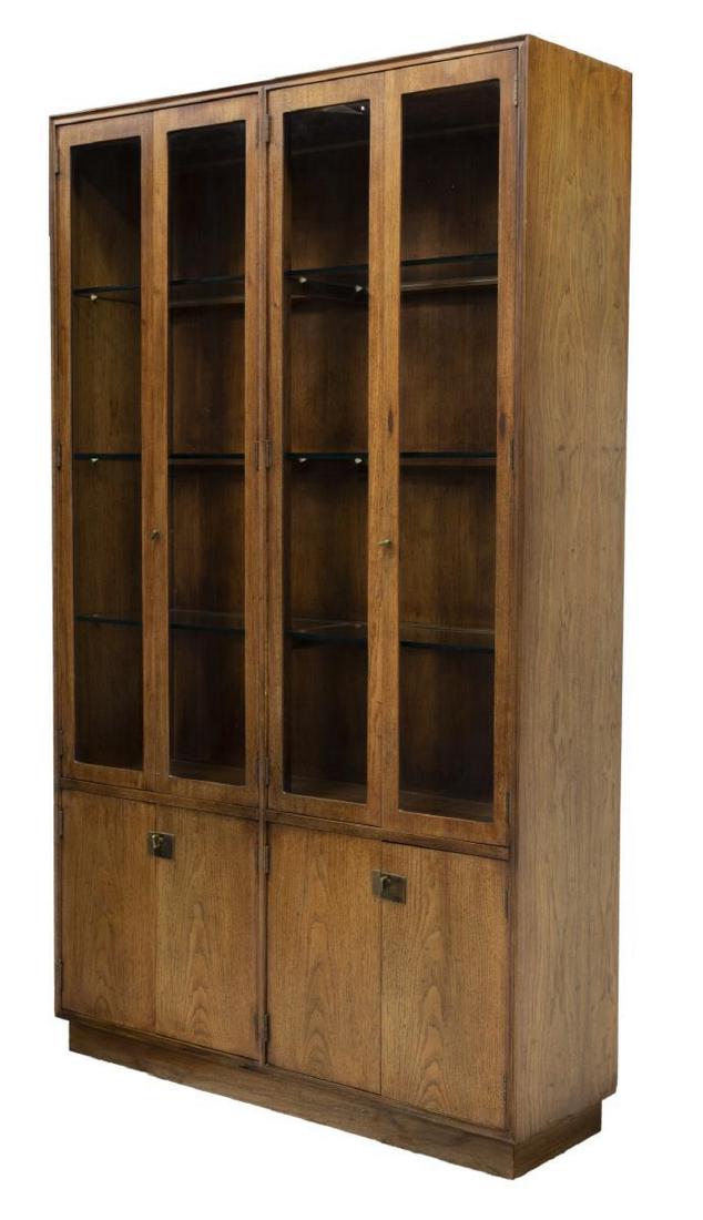 CONTEMPORARY HENREDON (ATTRIB) TWO-DOOR BOOKCASE: Henredon (attrib.) bookcase, 20th c., having interior lighting at top, two pair double glass pane doors opening to interior fitted with three glass shelves, two pair double doors at base, the interior