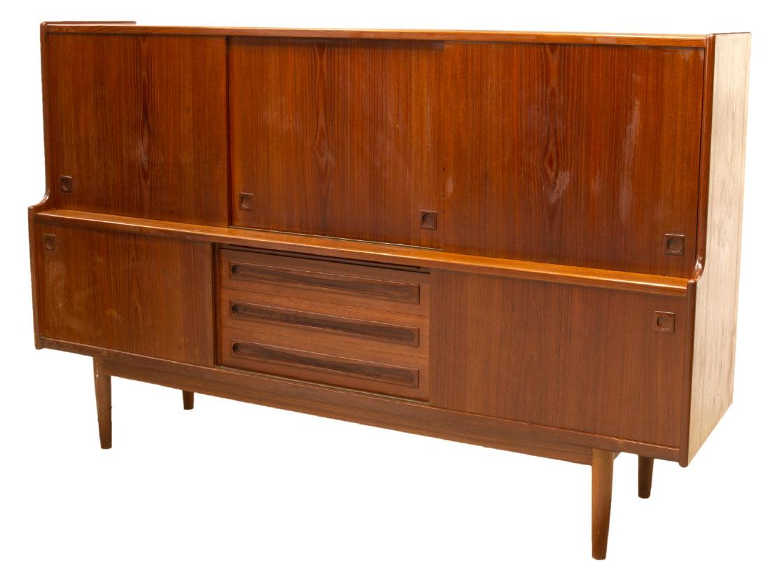 DANISH MID-CENTURY MODERN TEAK LONG SIDEBOARD (1 of 4)