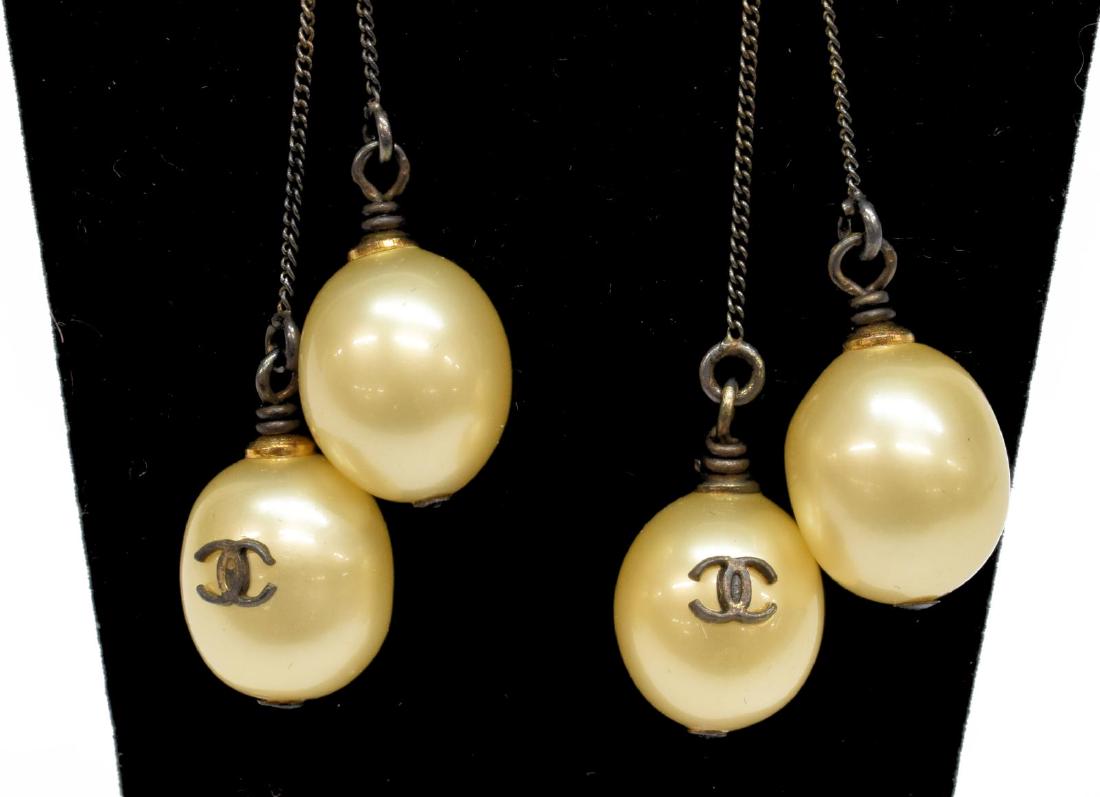 CHANEL FAUX PEARL CC LOGO CHAIN EARRINGS (1 of 3)
