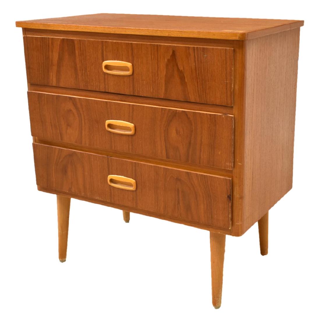 DANISH MID-CENTURY MODERN TEAK CHEST OF DRAWERS (1 of 3)