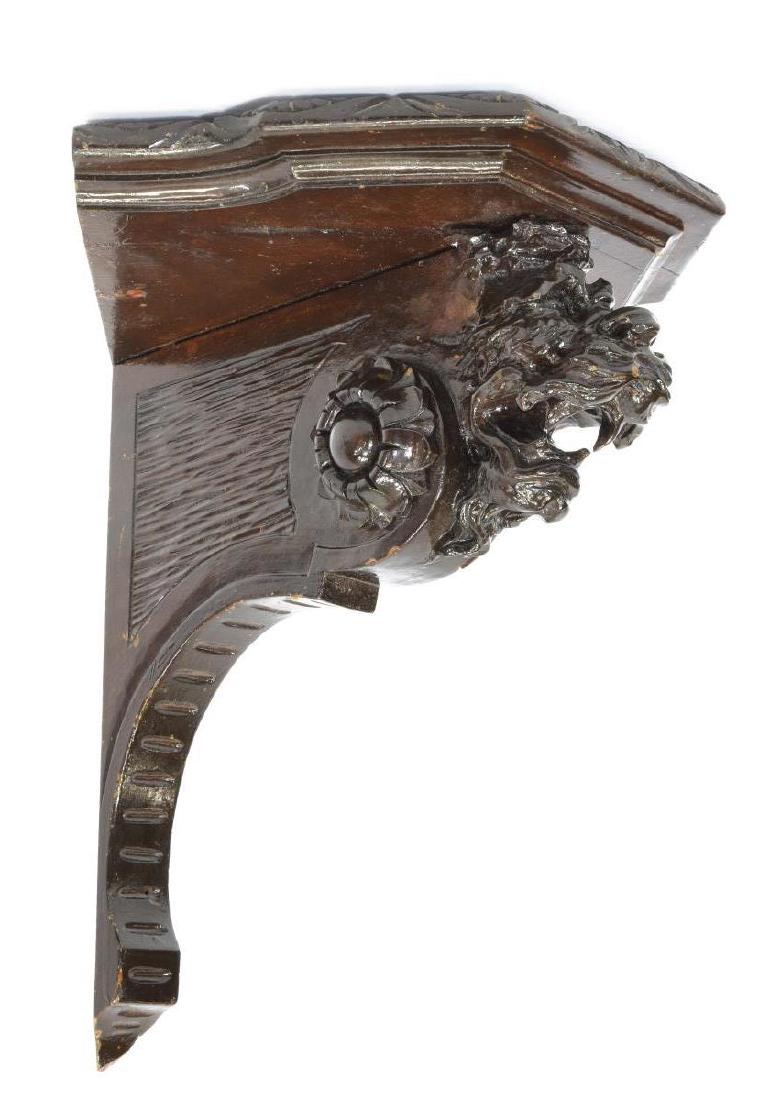 ITALIAN RENAISSANCE REVIVAL WALNUT WALL BRACKET (1 of 3)