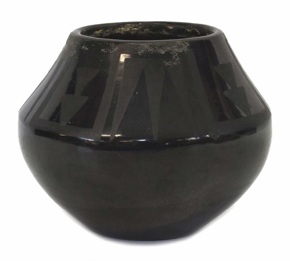 MARIE & JULIAN MARTINEZ SAN ILDEFONSO POTTERY (1 of 4)