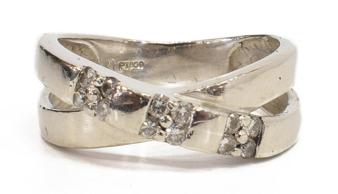 ESTATE PLATINUM 0.24CTTW DIAMOND RING (1 of 6)