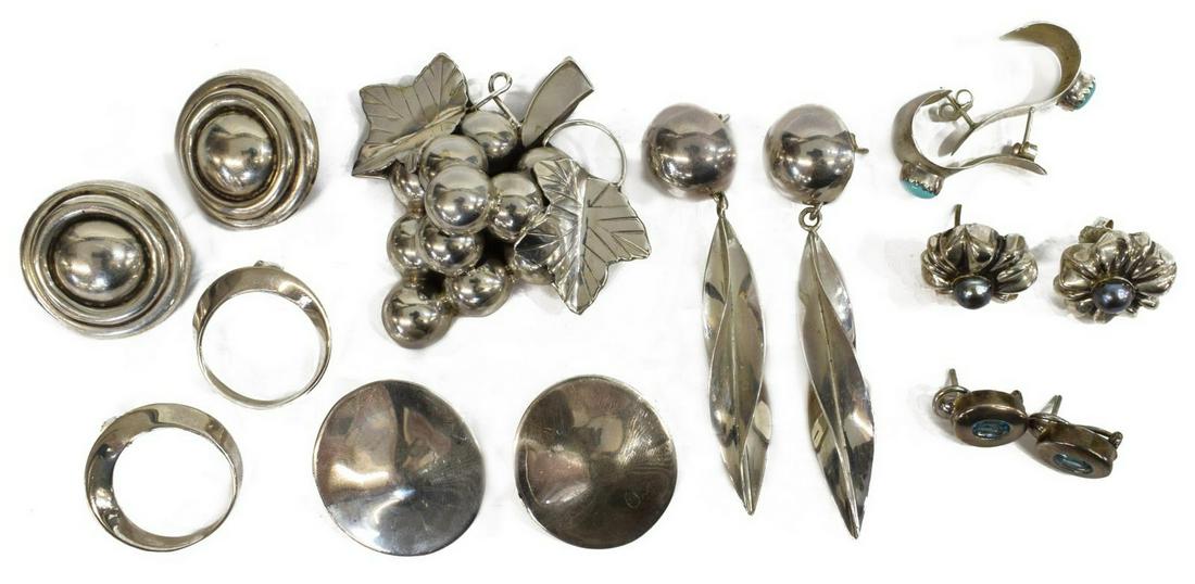 (LOT) COLLECTION STERLING SILVER JEWELRY, EARRINGS: (lot) Collection of sterling silver jewelry, highlights include: (pair) modern dangle earrings, Taxco, Mexico, for pierced ears, with twisted drop, approx 3"l, (pair) James Avery hoop earrings, for pi