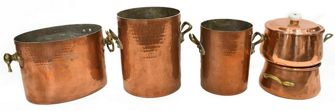 (5) HAMMERED COPPER KITCHENWARE WILLIAMS SONOMA: (lot of 5) Copper kitchenware, highlights include: (3) Williams Sonoma hammered pots with handles, together with: (2) saucepans, (one) with ceramic handle, sizes varied, largest: approx 10"h, 8"w; 24.