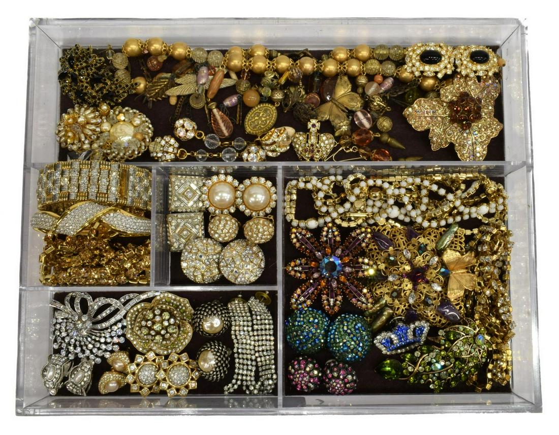 HUGE LOT SIGNED & UNSIGNED COSTUME JEWELRY (1 of 4)