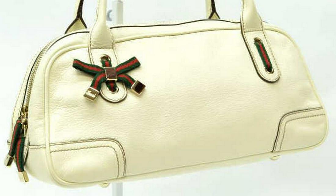 GUCCI 'PRINCY BOSTON' BAG WHITE GRAINED LEATHER: Gucci "Princy Boston" bag in white grained leather, with gold-tone hardware, white leather trim, dual flat handles, single interior slit pocket and zip pocket, zip closure at top, retaining dust bag, 