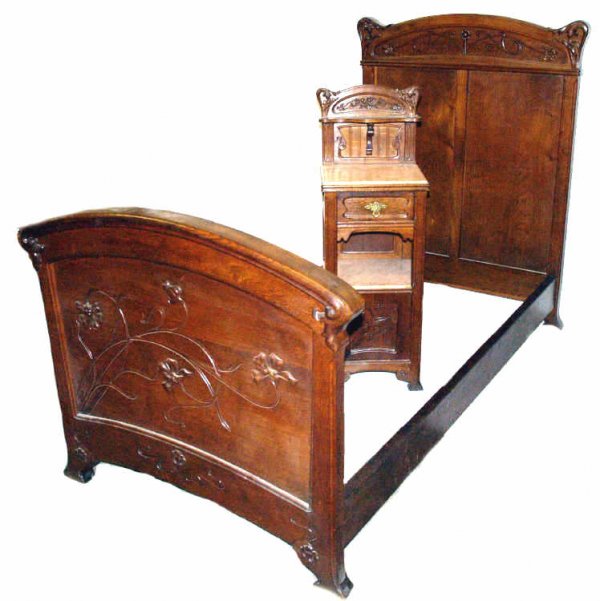 SPANISH ART NOUVEAU CARVED OAK BED & NIGHTSTAND
